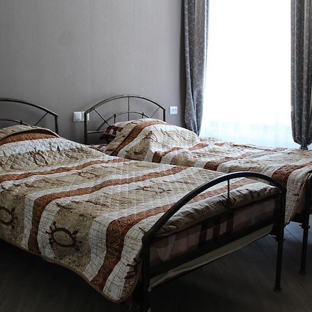 Guest House On Gia Abesadze Street تبليسي المظهر الخارجي الصورة