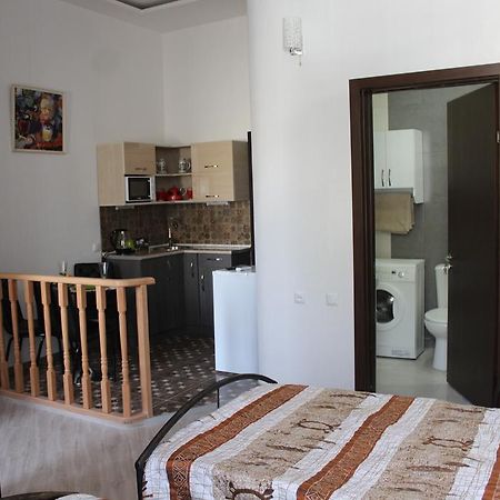 Guest House On Gia Abesadze Street تبليسي المظهر الخارجي الصورة