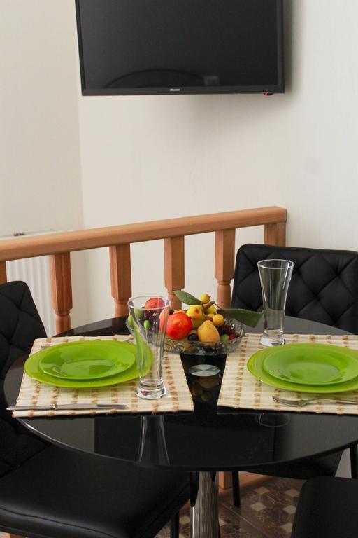 Guest House On Gia Abesadze Street تبليسي المظهر الخارجي الصورة