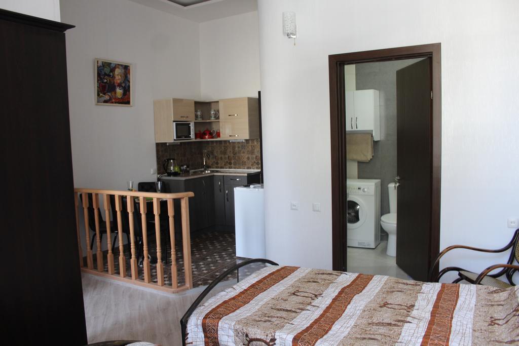 Guest House On Gia Abesadze Street تبليسي المظهر الخارجي الصورة